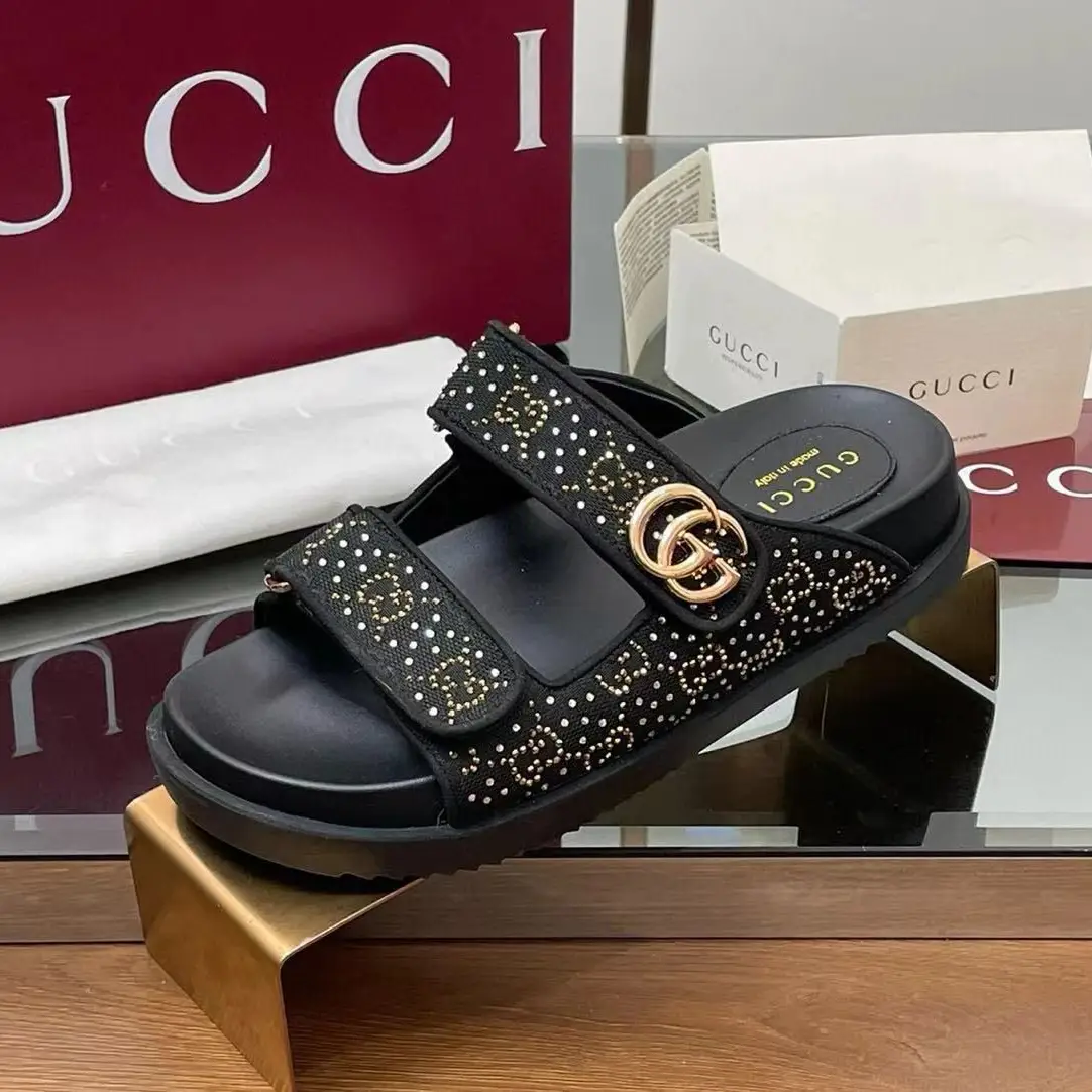 Gucci Crystal Sandals – Glamorous with Sparkling Elegance in Dubai UAE Gucci Crystal Sandals – Glamorous with Sparkling Elegance in Dubai UAE