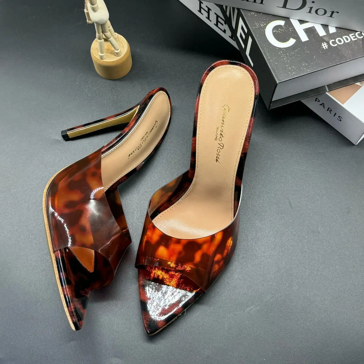 Tortoiseshell High-Heeled Shoes – Translucent Pointed Toe Stilettos with Artistic Flair in Dubai UAE Tortoiseshell High-Heeled Shoes – Translucent Pointed Toe Stilettos with Artistic Flair in Dubai UAE