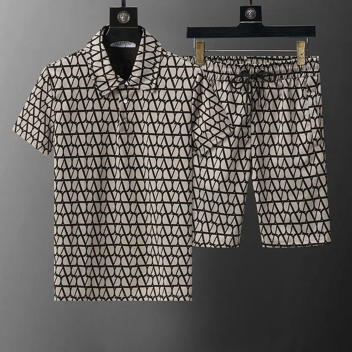 Valentino Cotton T-Shirt with Toile Iconographe Print – Luxury Casual Wear Valentino Cotton T-Shirt with Toile Iconographe Print – Luxury Casual Wear