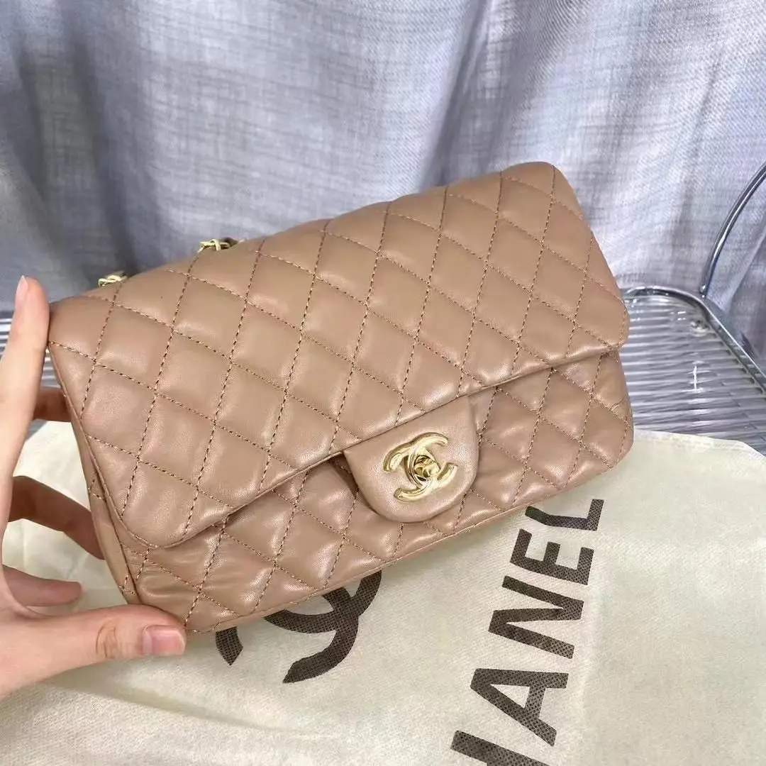 Bandoulière Timeless Chanel Cuir Beige in Dubai UAE Bandoulière Timeless Chanel Cuir Beige in Dubai UAE