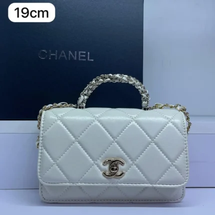 Chanel White Quilted Lambskin Handbag – Iconic CC Logo Luxury Shoulder Bag in Dubai UAE