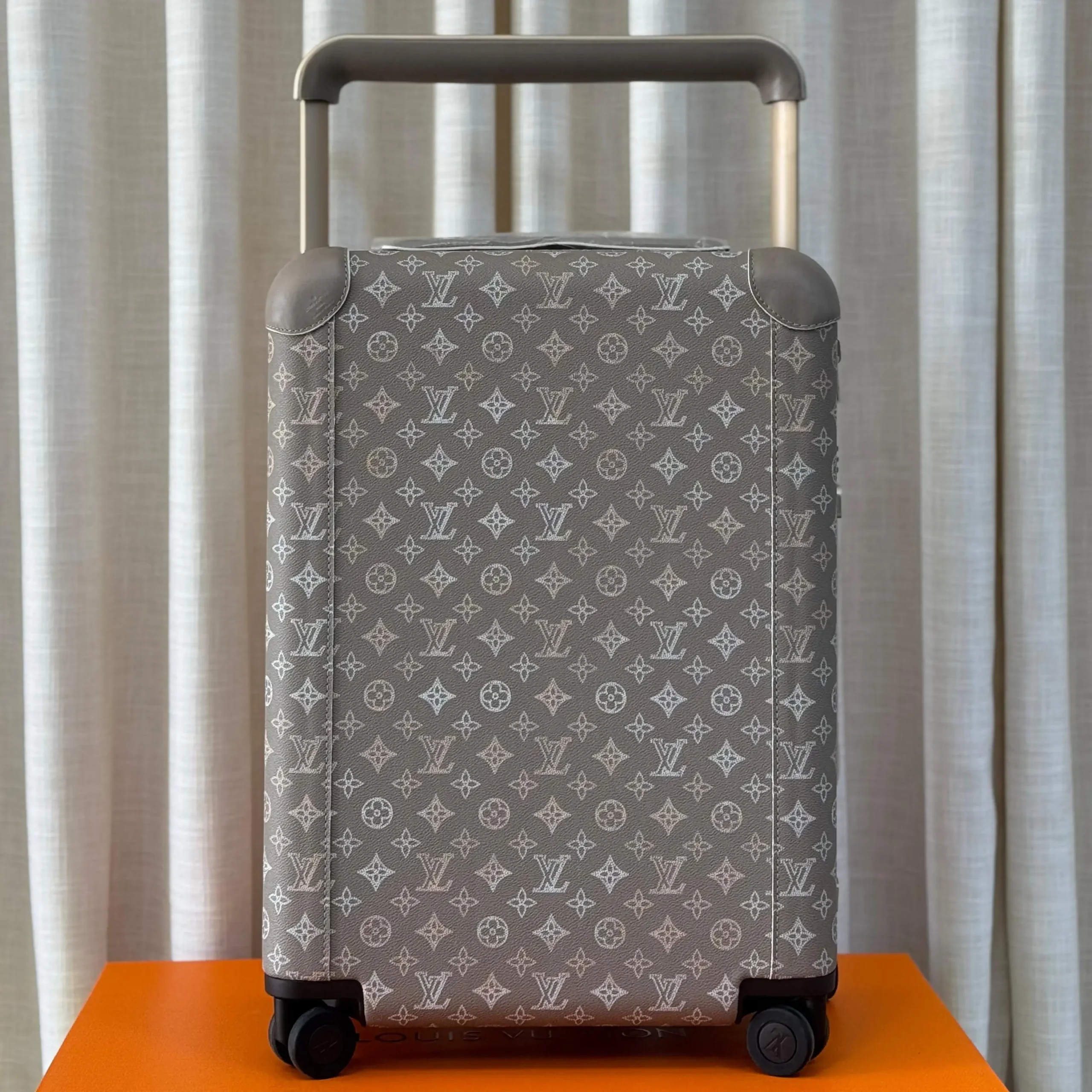 Louis Vuitton Horizon 55 – Mahina Leather Rolling Suitcase by Marc Newson in Dubai UAE Louis Vuitton Horizon 55 – Mahina Leather Rolling Suitcase by Marc Newson in Dubai UAE